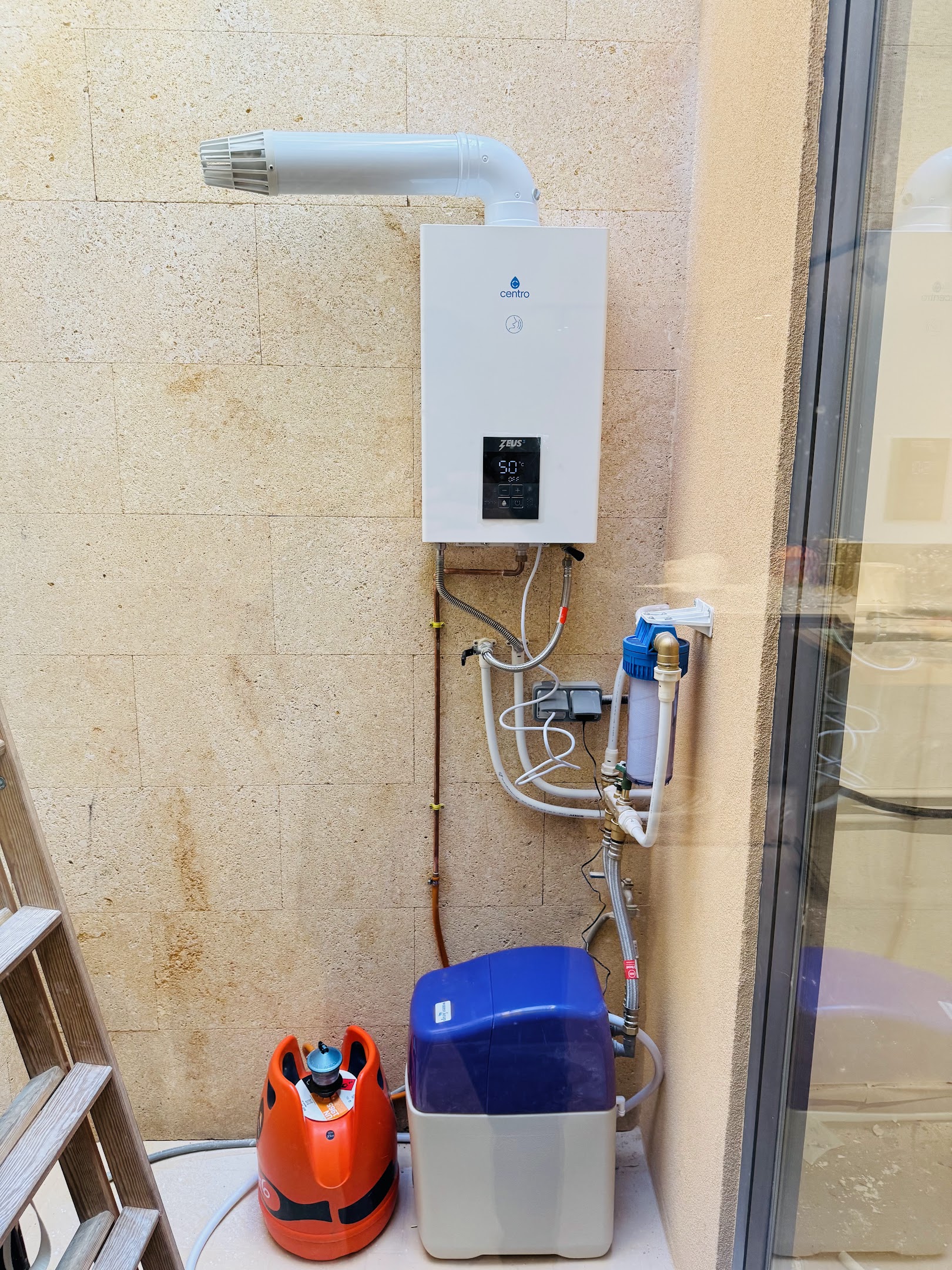 Reparación de fugas en tuberías de agua caliente y circuitos de gas en viviendas